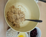 Foto del paso 1 de la receta: Cookies de arándanos rojos y chocolate blanco