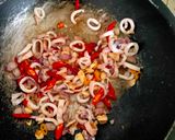 Foto langkah ke 2 dari resep Tumis kecipir cumi pedas nikmat.