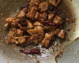 A picture of step 3 of Sweet spicy pork with lotus stem.