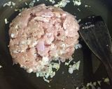 Foto langkah ke 2 dari resep Tumis Daging Ayam Untuk Isian Roti.
