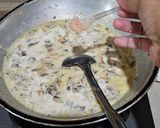 Foto langkah ke 3 dari resep Creamy Mushroom Sauce🍄‍🟫🍕🥩🥗🍝😋.