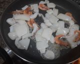 Foto del paso 3 de la receta Arroz con sepia, gambas y mejillones
