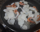 Foto del paso 3 de la receta: Arroz con sepia, gambas y mejillones