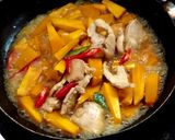 รูปขั้นตอนการทำที่ 5 ของ ฟักทองผัดไก่