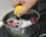Foto del paso 1 de la receta: Mermelada casera de frutos rojos!