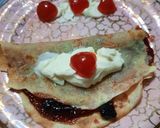 Foto del paso 3 de la receta: Panqueque flambeado con mermelada de arándanos y yogurt