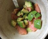 A picture of step 3 of Easy and quick Smoke salmon and avocado donburi.