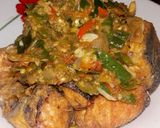 Foto langkah ke 4 dari resep 22. Tongkol Goreng Sambal Ijo.