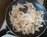 Foto del paso 2 de la receta: Pollo encebollado con Maggie