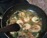 Foto langkah ke 4 dari resep Udang Jamur Saus Tiram.