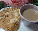 A picture of step 5 of Anday wali tawa cooked roti.