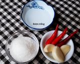 Hình bước làm 2 của món Thịt kho trứng cút cho ngày Tết