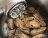 Foto del paso 7 de la receta: Arroz seco de verduras (calabacín, berenjena 🍆 pimientos 🫑...y pollo al ajillo