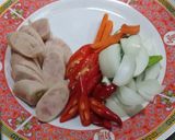 รูปขั้นตอนการทำที่ 1 ของ แหนมไก่ผัดพริกสดราดข้าว