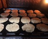 Foto del paso 4 de la receta: Galletitas integrales de banana, coco y miel