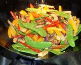 Foto del paso 2 de la receta CAMARONES CON FIDEOS CHINOS Y VAINAS DE ARVEJAS TIERNAS. JON STYLE