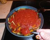 Φωτογραφία βήματος 7 της συνταγής Shakshuka. Αυγά σε σάλτσα ντομάτας