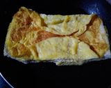 Foto langkah ke 3 dari resep Egg Toast ala JK (정국표 겉.바.속.촉 토스트).