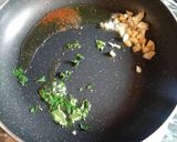 A picture of step 1 of Mushroom pepper fry.