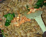 Foto langkah ke 5 dari resep Kwetiau Goreng Sederhana.