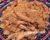 A picture of step 5 of Stir-Fried Pork with Enoki Mushrooms.