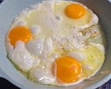 Hình bước làm 2 của món Trứng chiên nước mắm