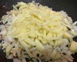 A picture of step 1 of Spanish omelette.