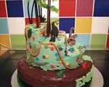 A picture of step 8 of Vickys Jungle Cake Decoration Idea.