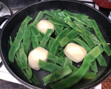 Foto del paso 1 de la receta: Judías verdes con patata y lomo de merluza a la plancha