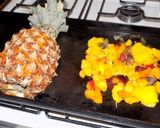 Foto del paso 10 de la receta: Ananá con ensalada de frutas tibia y helado