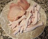 Foto del paso 1 de la receta: Caldo de patas de pollo