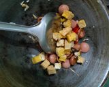 Foto langkah ke 4 dari resep Oseng Kembang Kol dan Sosis.