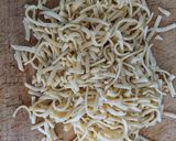 Foto del paso 1 de la receta: Torrejitas de fideos con queso y perejil