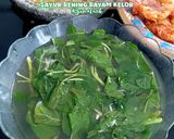 Foto langkah ke 5 dari resep Sayur Bening Bayam Kelor.