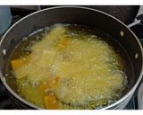A picture of step 3 of Masala Namkeen shakarpara.