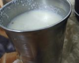 A picture of step 2 of Apple milk shake.