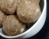 A picture of step 7 of Maharashtrian till ladoo.