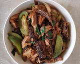 Foto langkah ke 4 dari resep Oseng Pindang Tongkol Suwir.