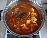 Hình bước làm 3 của món Canh kim chi đầu cá hồi