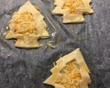 Foto del paso 3 de la receta: Arbolitos de hojaldre de queso