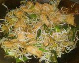 Foto langkah ke 2 dari resep Tuna & Toge Saus Teriyaki.