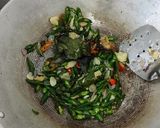 Foto langkah ke 5 dari resep Ikan Tongkol Cabe Hijau.