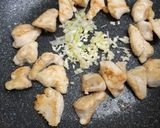 รูปขั้นตอนการทำที่ 2 ของ อกไก่ซอส Ketchupใส่ไข่