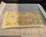 Foto del paso 5 de la receta: Hojaldre normal o sin gluten con queso de untar y salmón ahumado