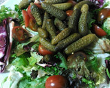 Foto del paso 4 de la receta: Ensalada variada con pepinillos picantes y tomates cherry