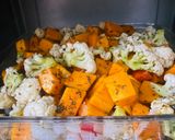 Foto del paso 3 de la receta: PASTEL SALADO DE COLIFLOR Y CALABAZA 🤩😋😋 CON MUCHO QUESO 🧀 🥦🥦🧅🫑🎃🧀🍲