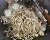 Foto langkah ke 6 dari resep Kwetiau Goreng.