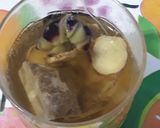 Foto del paso 1 de la receta Infusión de manzanilla con anís, jengibre y arándanos
