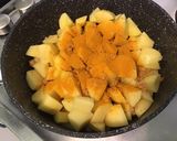 Une image de l'étape 3 de Purée aux deux pommes de terre, curcuma, ail et persil.