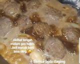 Foto langkah ke 4 dari resep Semur Bola Daging Isi Telur Puyuh.